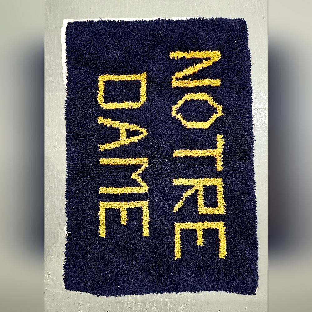VTG Notre Dame Fighting Irish Hook & Loop Wall Tapestry Textile Or Rug